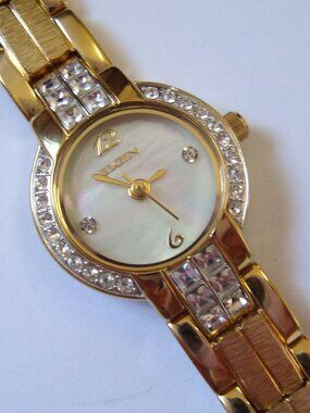 LADY ELGIN QUARTZ RHINESTONE ,NEW BATTERY,RUN GREAT,NEW CONDITION